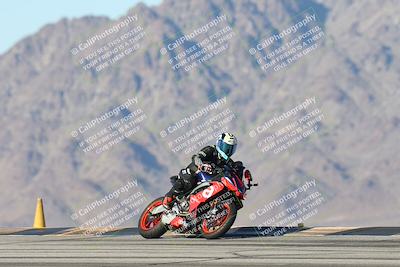 media/Dec-01-2025-Moto Forza (Mon) [[2daa91e15f]]/3-Beginner Group/Session 4 Turn 9/